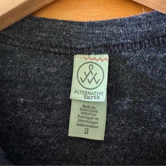 Alternative Earth Charlie Woodman Versace Gray Shirt Short Sleeve Small Graphic - Picture 3 of 9